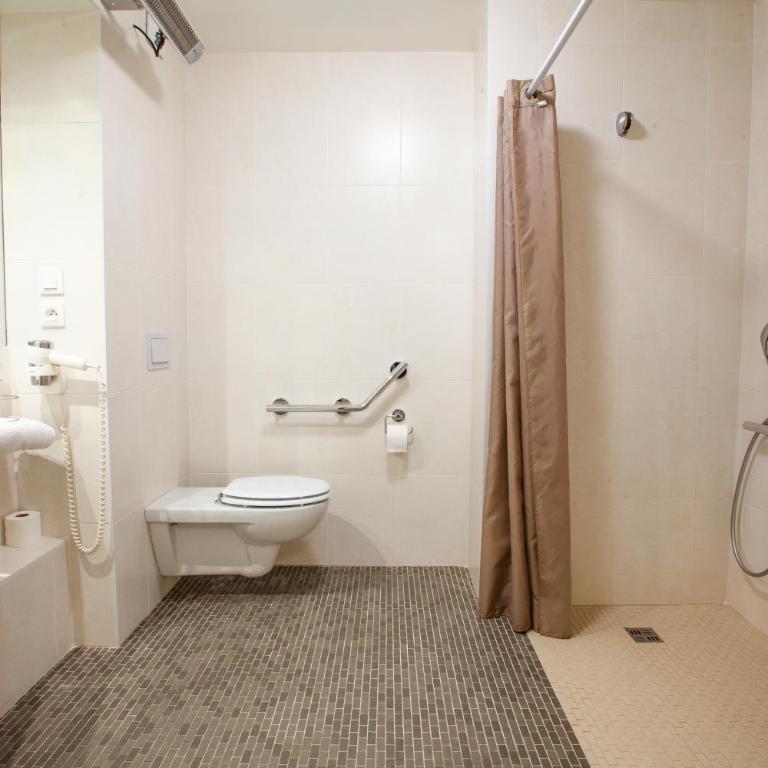 Brit Hotel Reims La Pompelle - Chambre Double Supérieure pour Personnes à Mobilité Réduite - 14