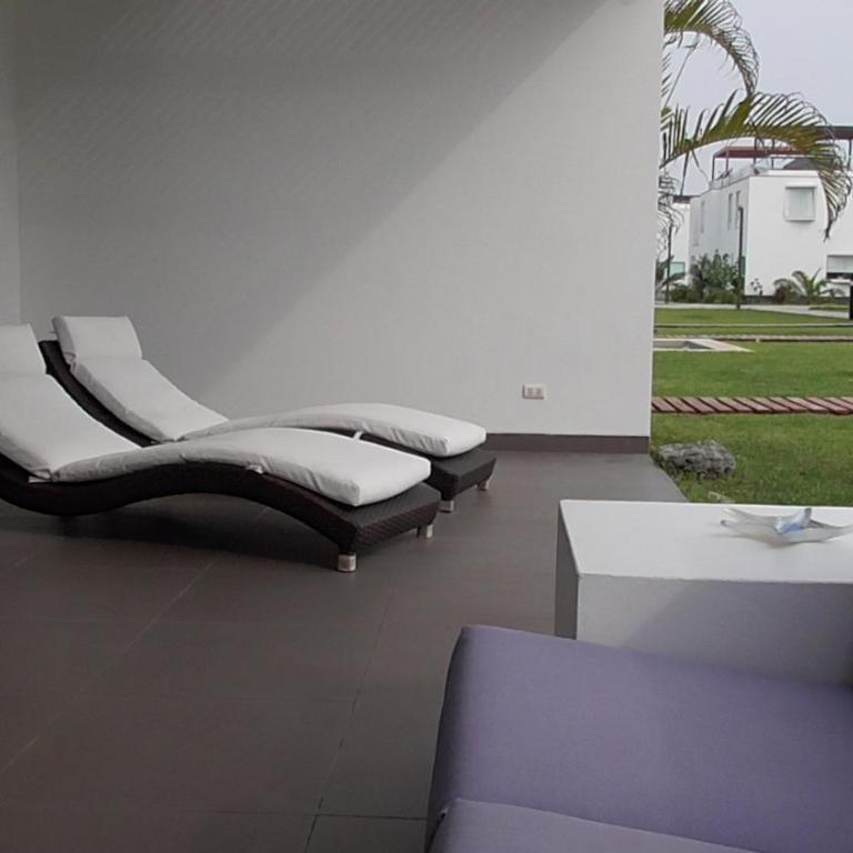 Donde Lalo - Four-Bedroom House - 11