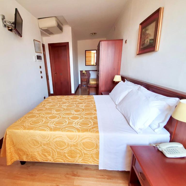 Hotel Aurora - Double or Twin Room with Extra Bed - 3