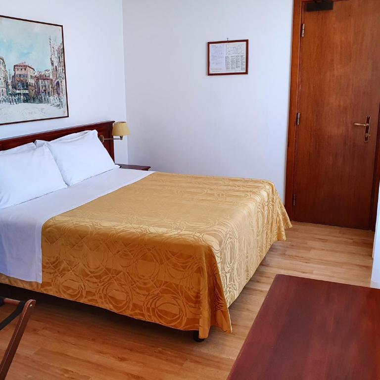 Hotel Aurora - Double or Twin Room with View - 5