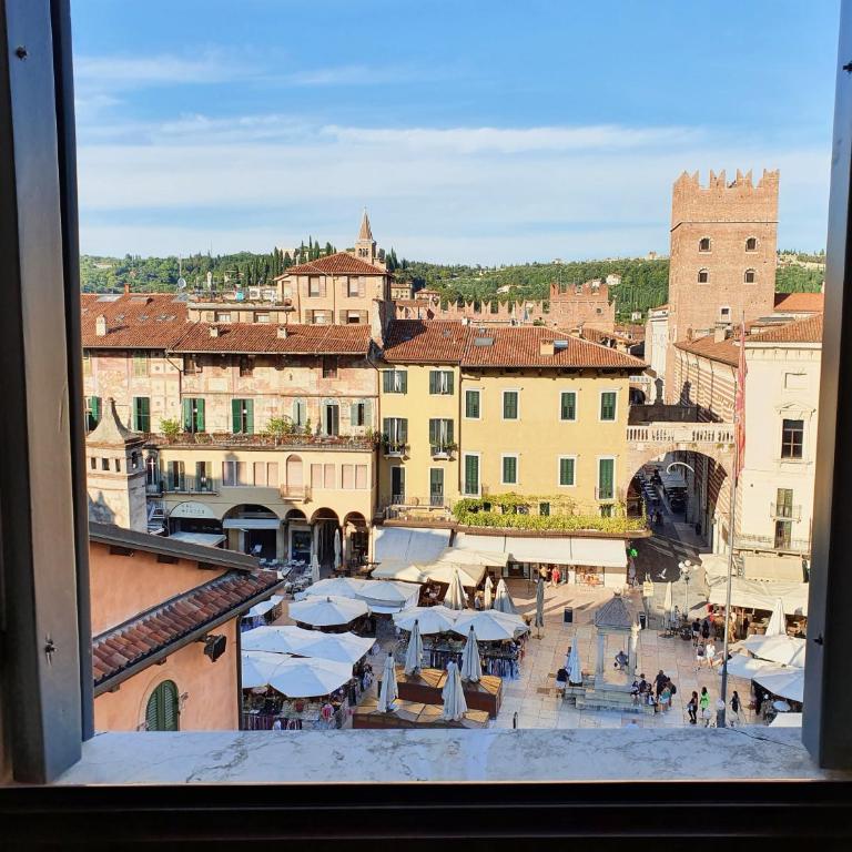 Hotel Aurora - Double or Twin Room with View - 2
