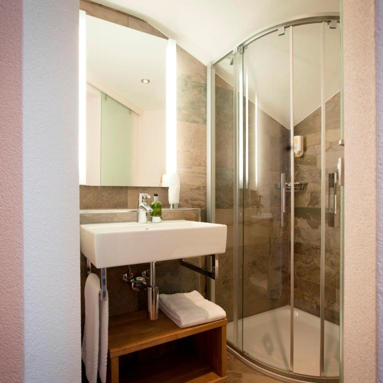 Berghotel Trübsee - Accessible Only by Cable Car - Standard Doppelzimmer - 5