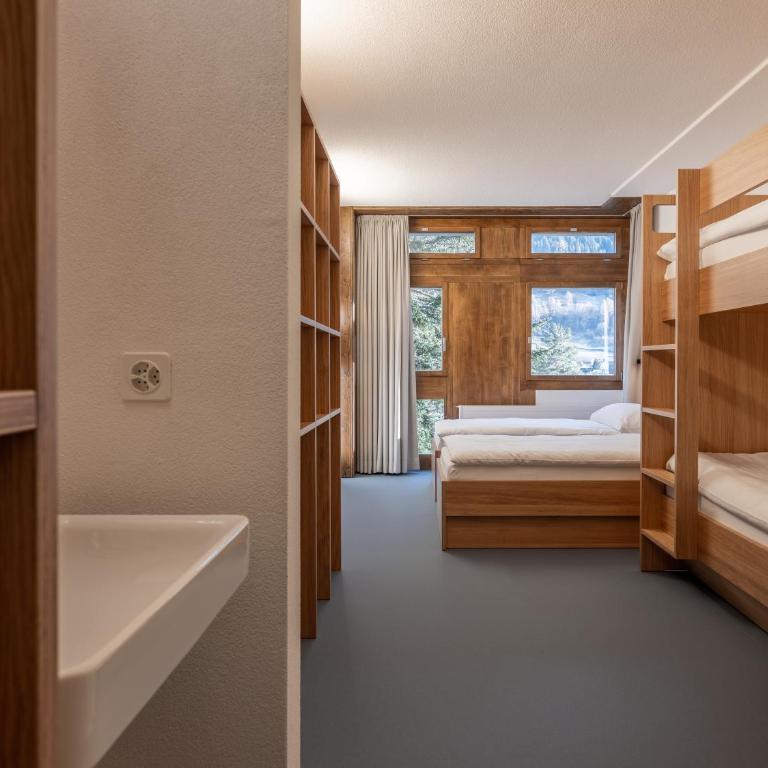 Sport Resort Fiesch, Garni Goneri - Vierbettzimmer mit Dusche - 1