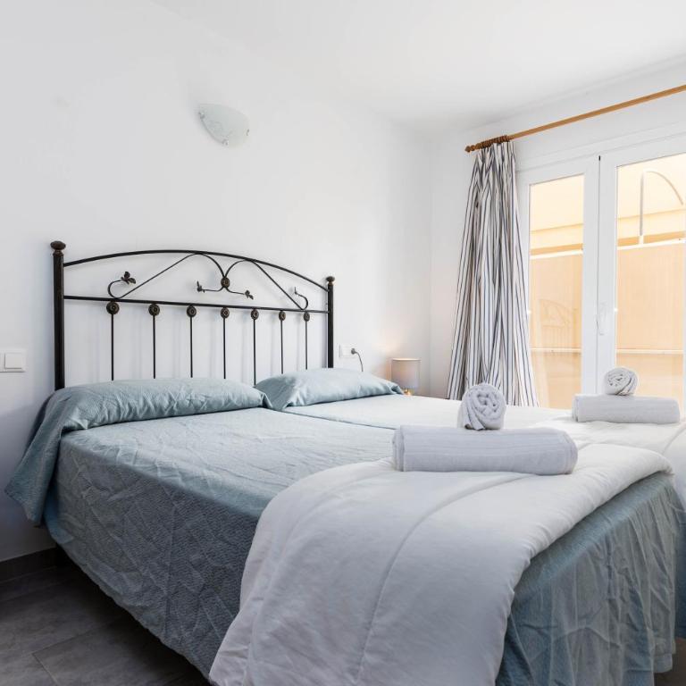 Acapulco Apartments - Two-Bedroom Apartment - 2