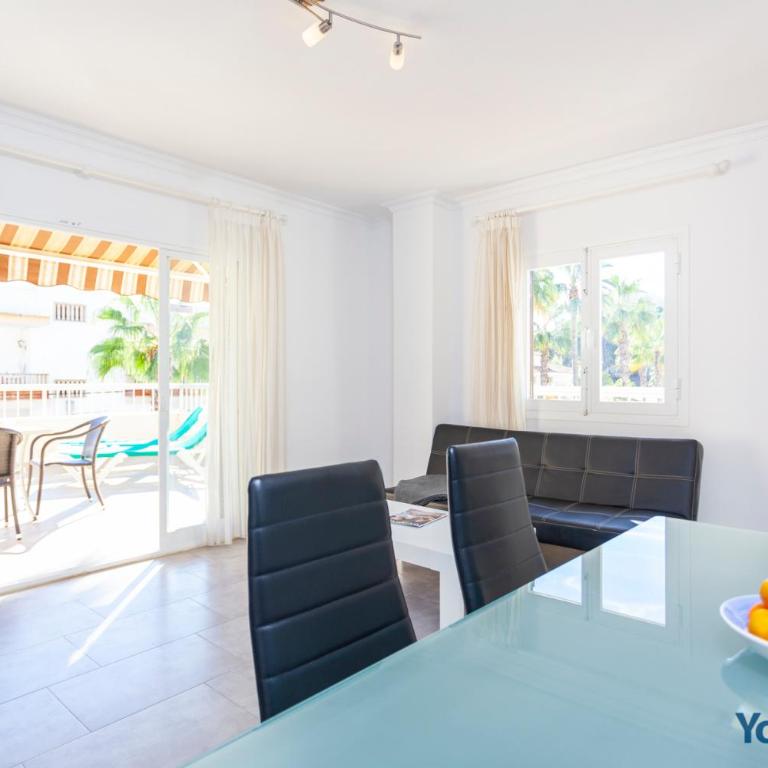 Acapulco Apartments - One-Bedroom Apartment with Terrace - 3