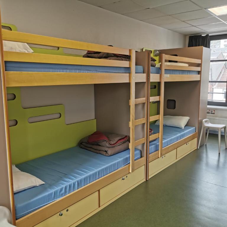 Auberge de Jeunesse HI Rouen - Quadruple Room – Shared Bathroom - 4