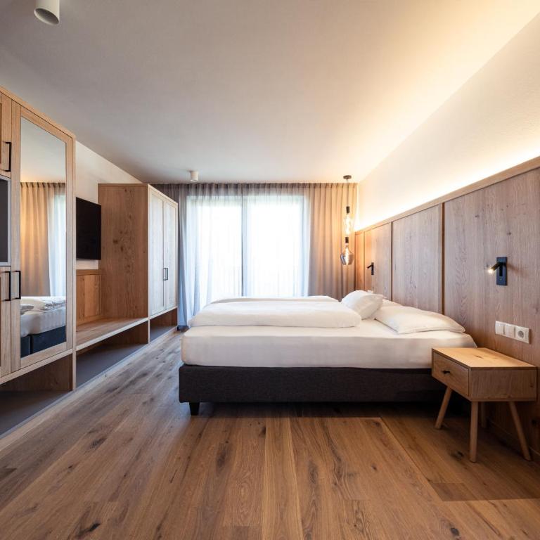 B&B Boutiquehotel Clara - Camera Familiare Superior con Balcone e Vista Montagna - 1