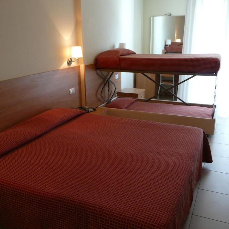Hotel Majorca sul Mare in centro a Riccione con Area Fitness - Quadruple Room with Balcony - 6