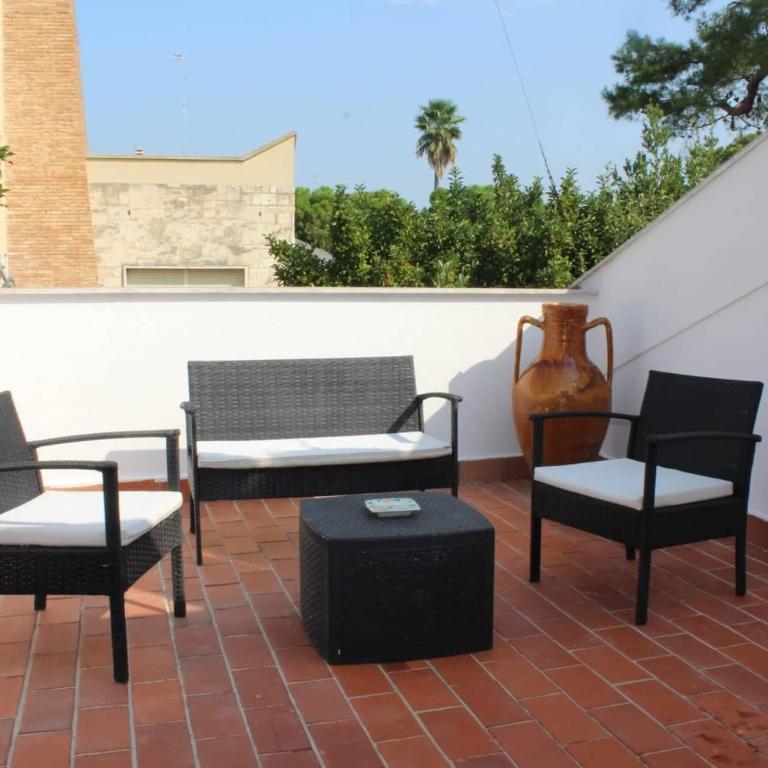 Apulia Time - Double Room with Balcony and Shared Bathroom - 6