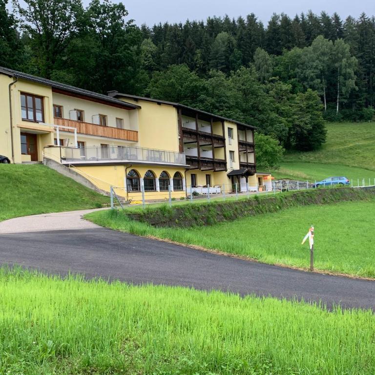 Haus Gruber - Zweibettzimmer mit Bad - 1