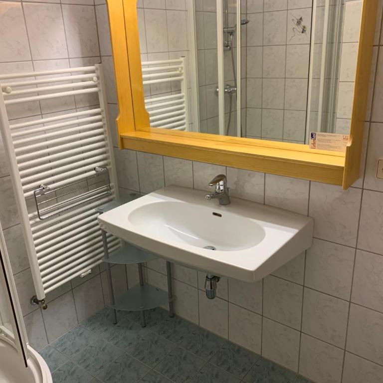 Haus Gruber - Zweibettzimmer mit Bad - 6