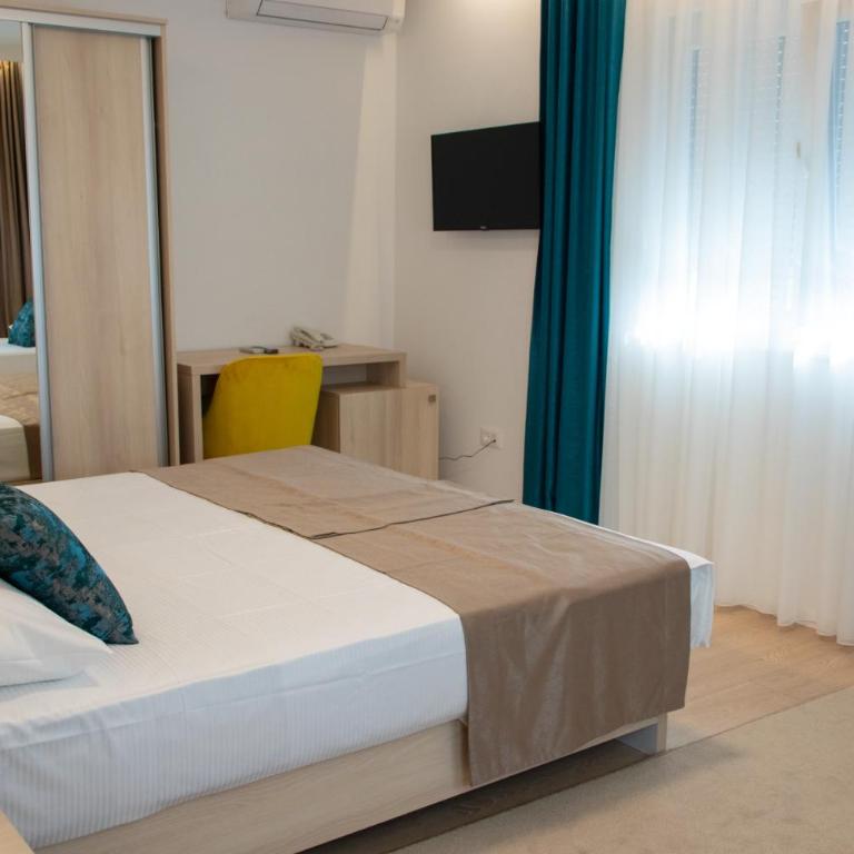 Hotel Amicus - Deluxe Room - 10