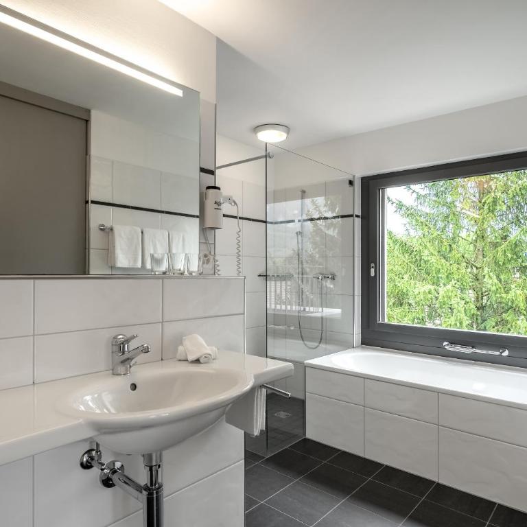 Hotel Artos Interlaken - Attika Junior Suite with Balcony - 3