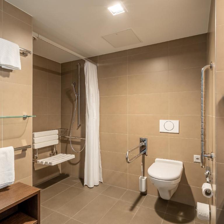 Hotel Artos Interlaken - Premium Doppelzimmer mit Balkon - 10