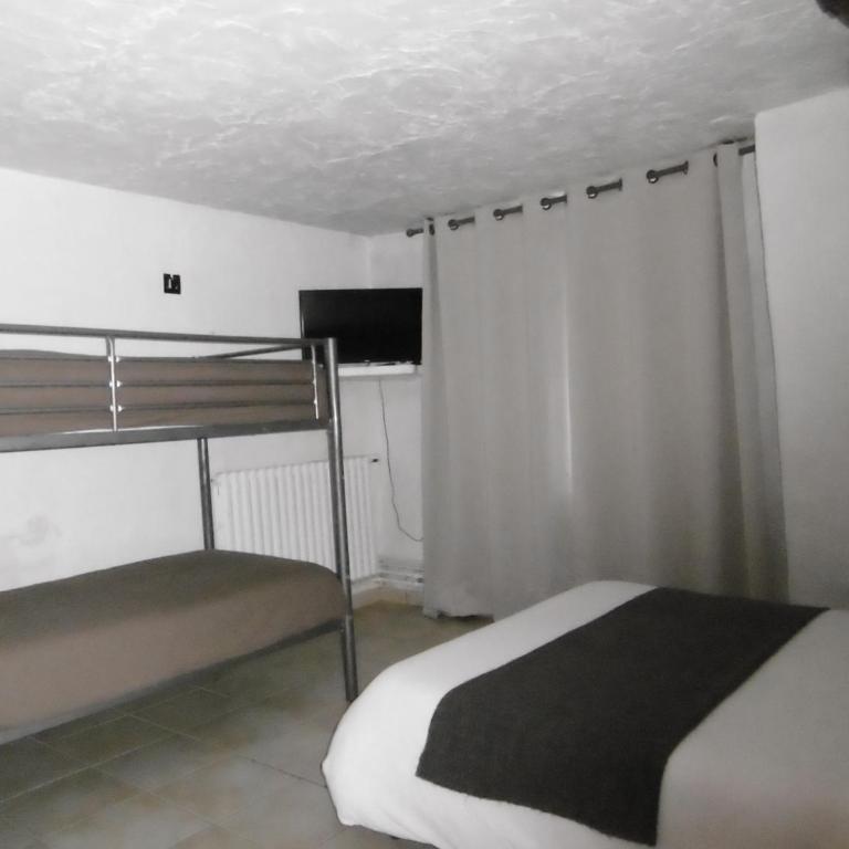 Le Relais Des Vieilles Postes - Quadruple Room - 1