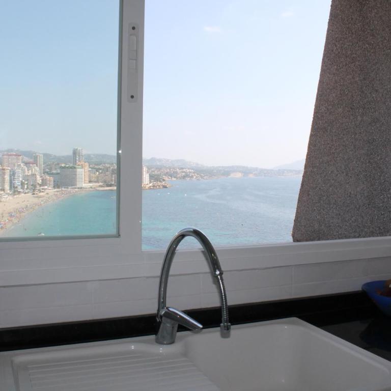 Mesana 102 / Penthouse - Two-Bedroom Apartment - 11