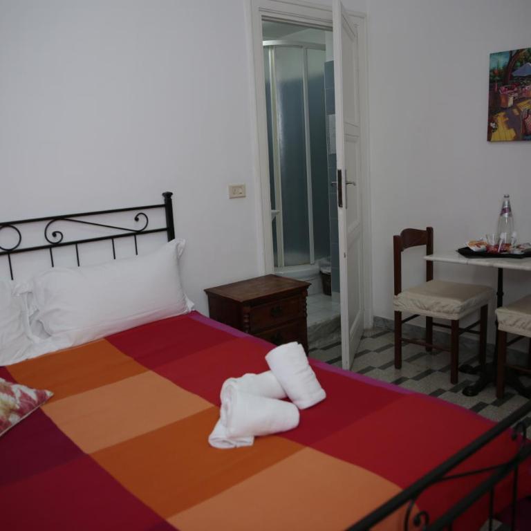 B&B Bel Ami - Camera Matrimoniale/Doppia con Letti Singoli con Bagno Privato Esterno - 5