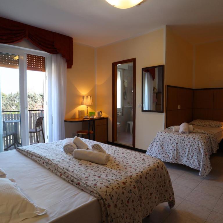 Hotel Righetto Fronte Mare - Camera Quadrupla con Balcone - 2