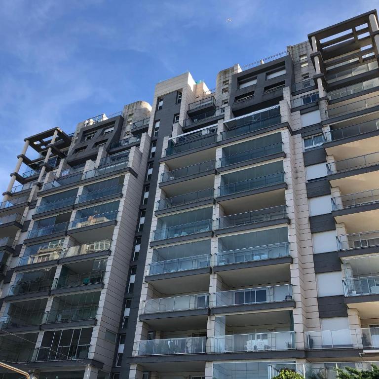 Mesana 102 / Penthouse - Two-Bedroom Apartment - 40