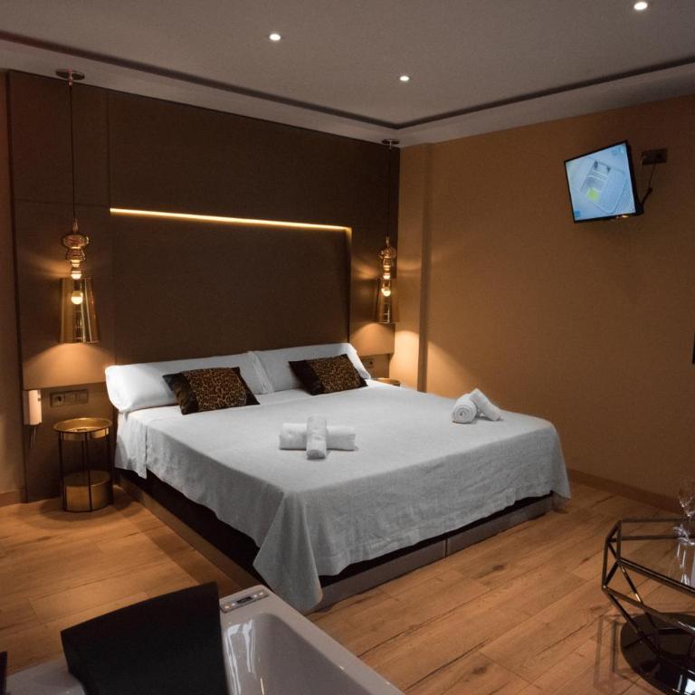 DAOS Suites & Terrace Marbella - Suite Deluxe con bañera de hidromasaje - 7