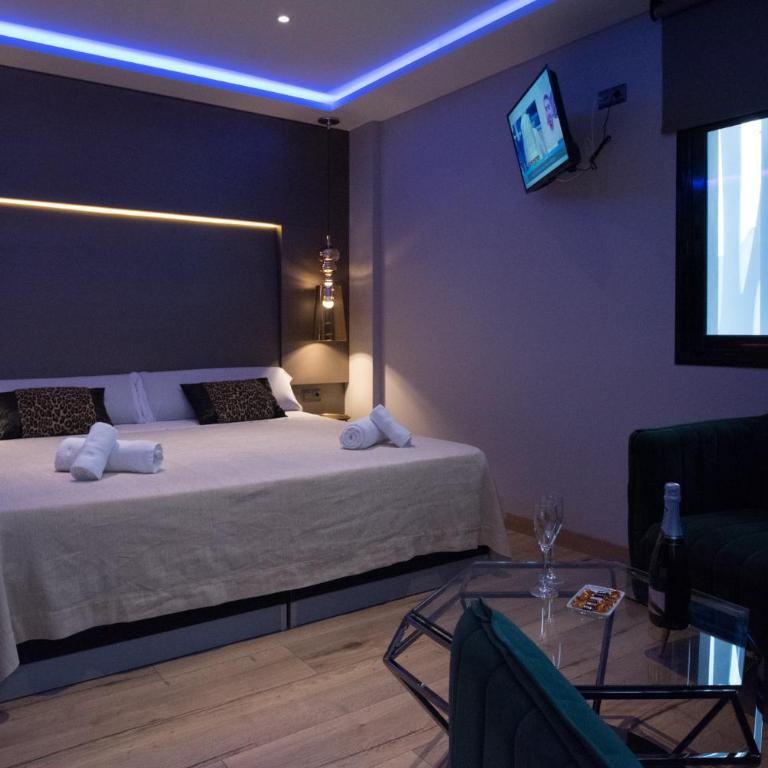 DAOS Suites & Terrace Marbella - Suite Deluxe con bañera de hidromasaje - 4