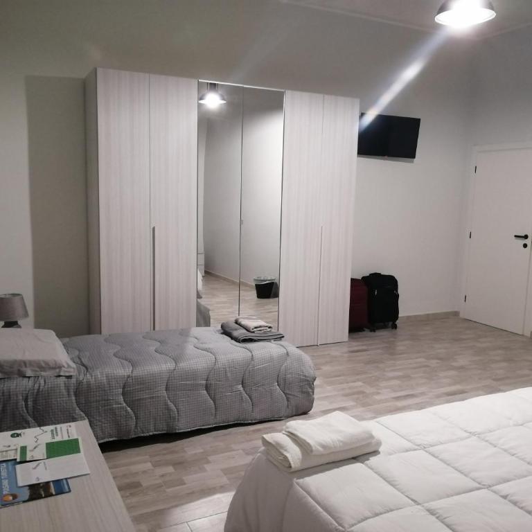 SCACCO MATTO Holiday House - Quadruple Room with Private Bathroom - 12