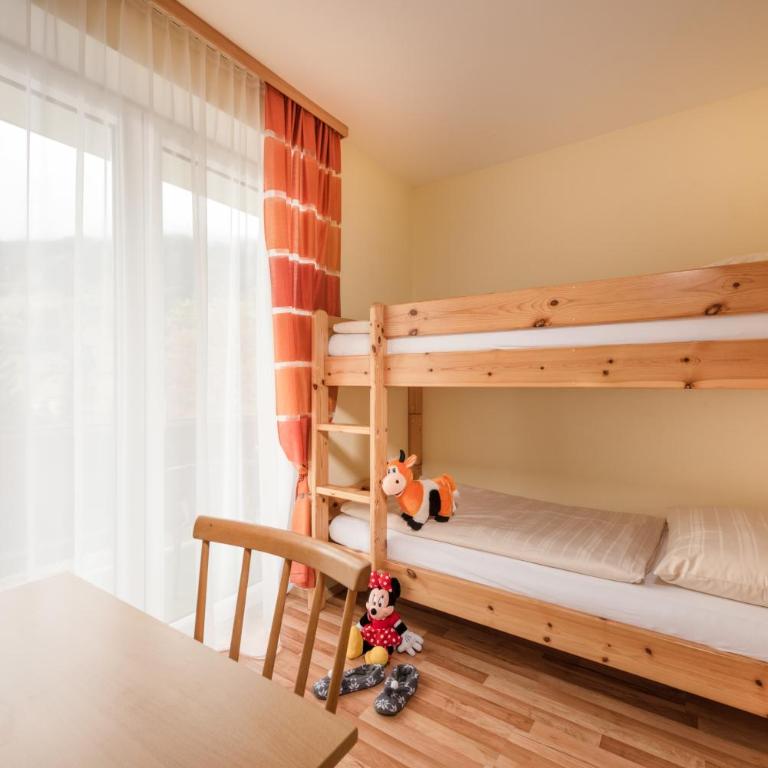Bergparadies - inklusive Eintritt in die Alpentherme - Apartment 4 mit drei Schlafzimmern - Seitengebäude - 1