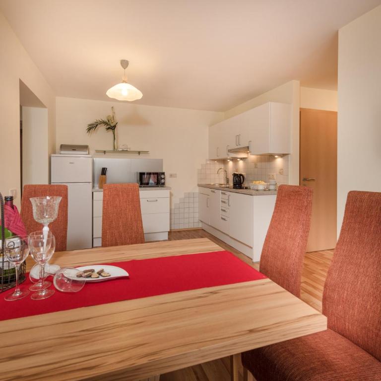 Bergparadies - inklusive Eintritt in die Alpentherme - Apartment 4 mit drei Schlafzimmern - Seitengebäude - 2