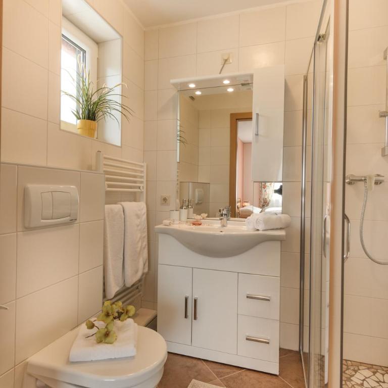 Bergparadies - inklusive Eintritt in die Alpentherme - Apartment 8 mit zwei Schlafzimmern - Seitengebäude - 3