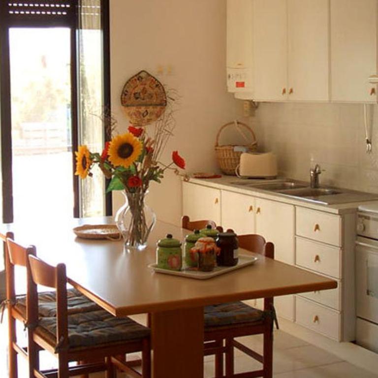 Mafrolla Carlo - Appartamento con 2 Camere da Letto e Balcone (8 Adulti) - 2