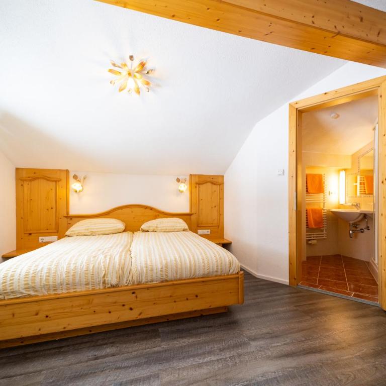 Haus Rosmarie - Doppelzimmer mit Balkon - 3