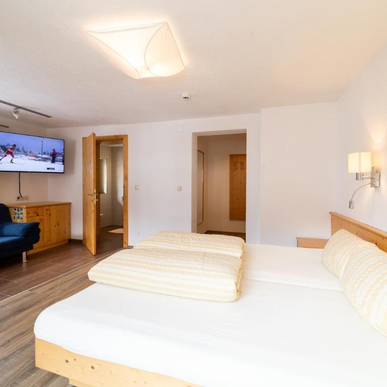 Haus Rosmarie - Doppelzimmer mit Balkon - 12