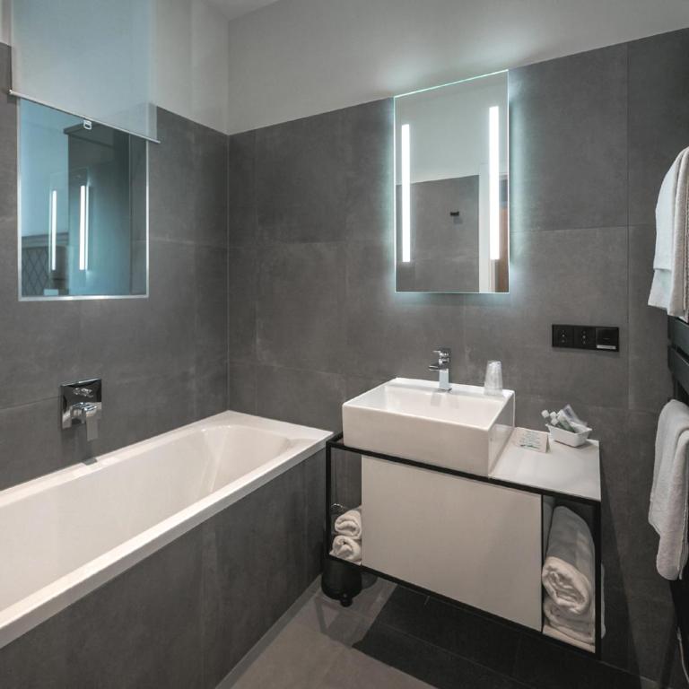Hotel Stroblerhof - Two-Bedroom Comfort Suite with Loggia - Annex - 7