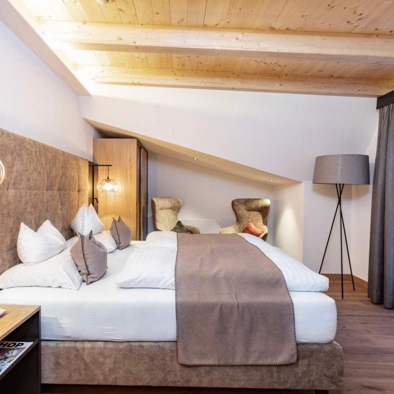Seiblishof Superior Hotel Ischgl - Deluxe Doppelzimmer mit Dusche - 1