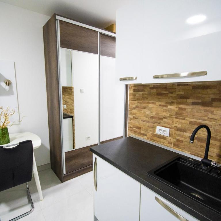 Apartmani Stančić - Dvokrevetna Soba sa Bračnim Krevetom i Balkonom - 3
