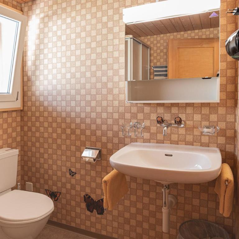 Lehmann's Herberge Hostel - Zweibettzimmer mit Bad - 16