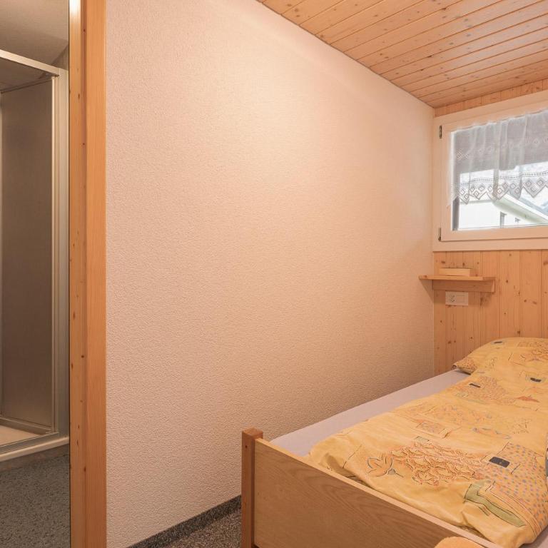 Lehmann's Herberge Hostel - Dreibettzimmer mit Balkon - 15