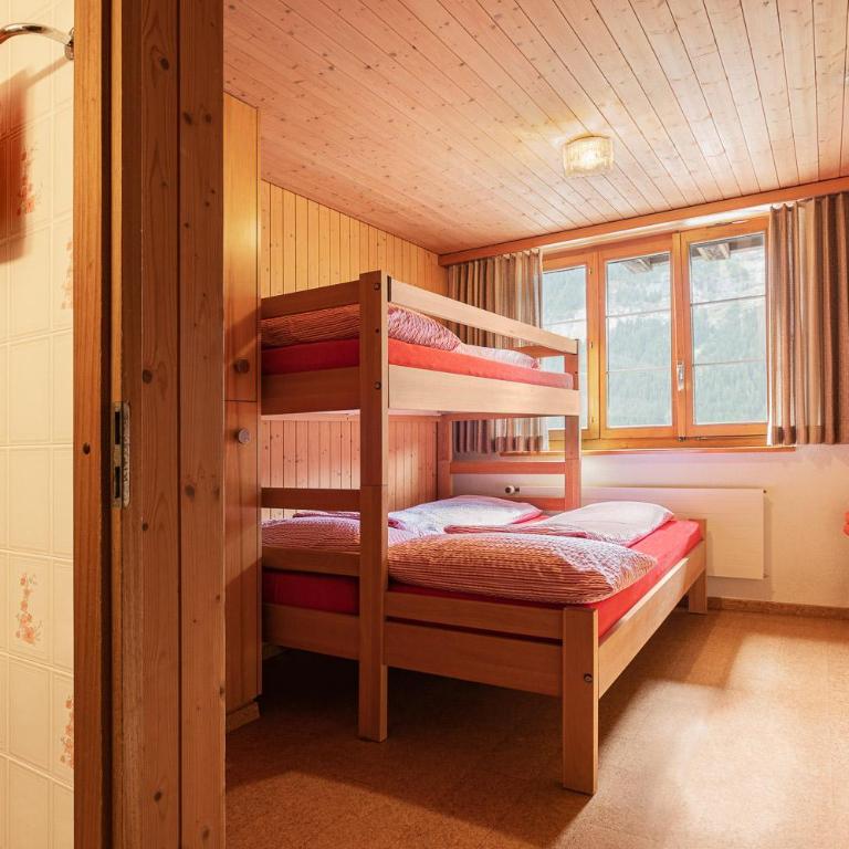 Lehmann's Herberge Hostel - Dreibettzimmer mit Dusche - 11