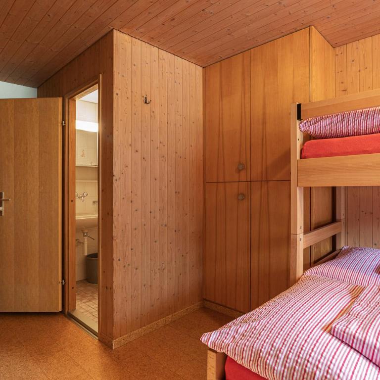 Lehmann's Herberge Hostel - Dreibettzimmer mit Dusche - 14