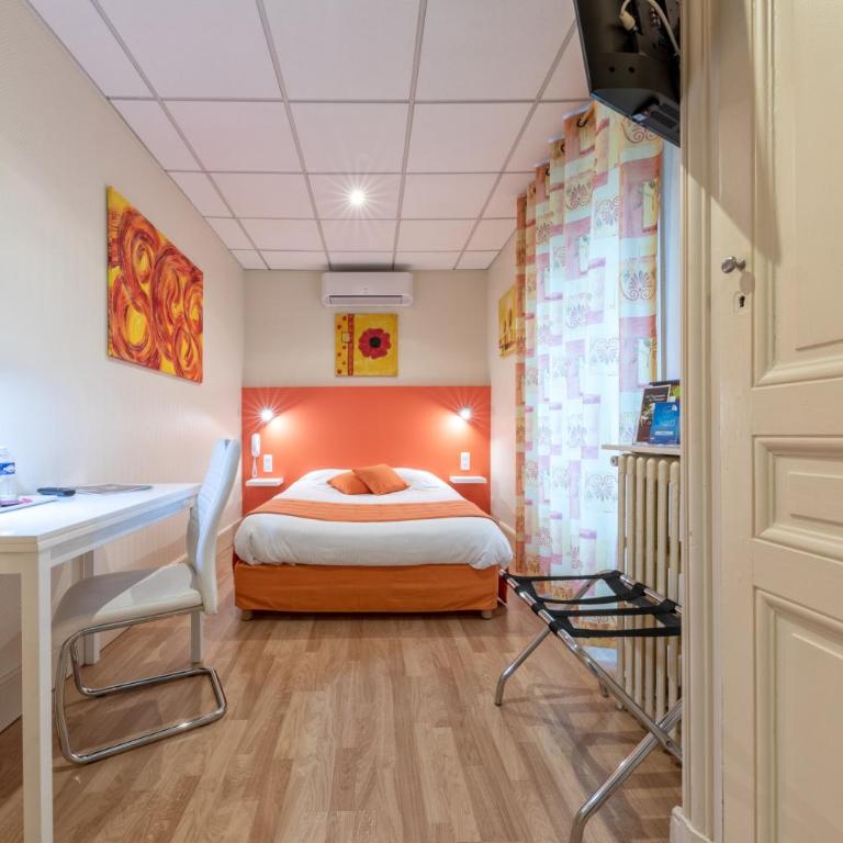 Logis Hôtel La Commanderie de Champarey - Petite Chambre Double - 4