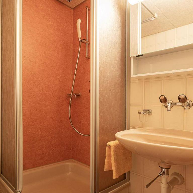 Lehmann's Herberge Hostel - Standard Vierbettzimmer - 13