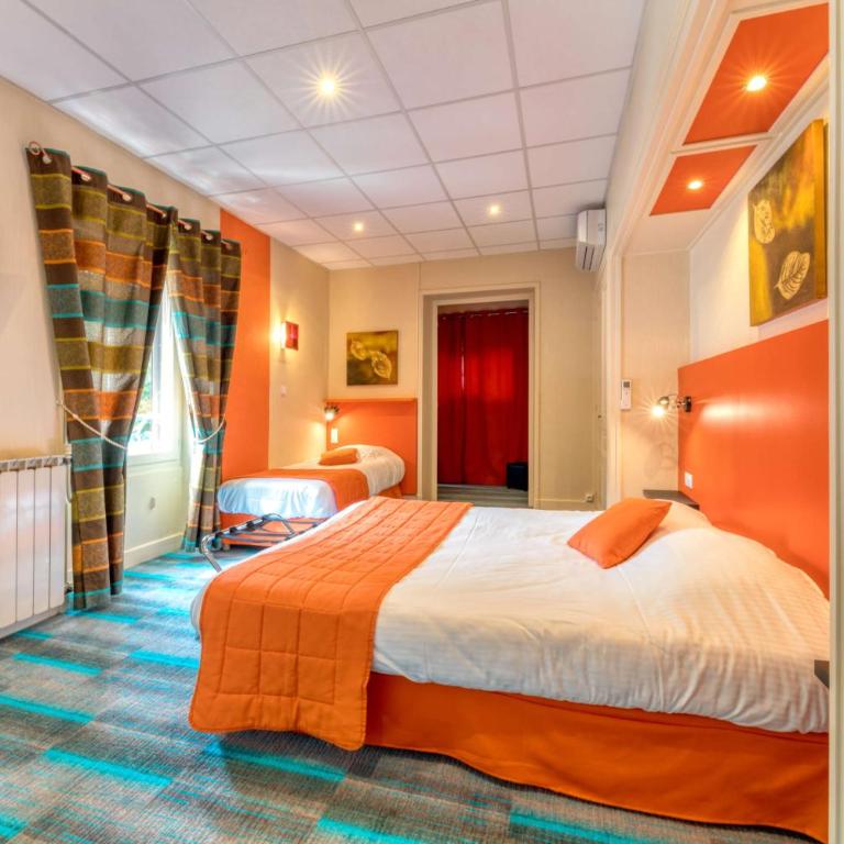 Logis Hôtel La Commanderie de Champarey - Chambre Triple Confort - 2