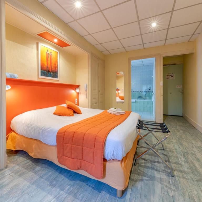 Logis Hôtel La Commanderie de Champarey - Chambre Double Standard - 4