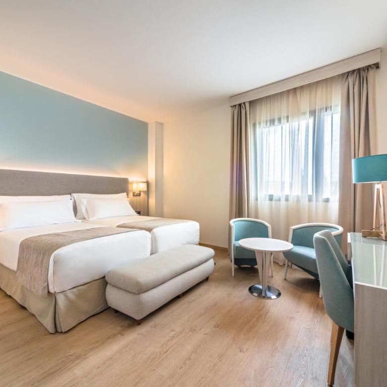 Occidental Sevilla Viapol - Habitación Doble Superior con cama supletoria (2 adultos + 1 niño) - 2 camas - 6