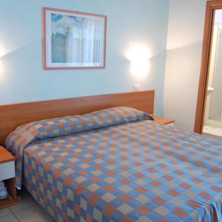Hotel Iones - Camera Matrimoniale/Doppia con Letti Singoli con Balcone - 1