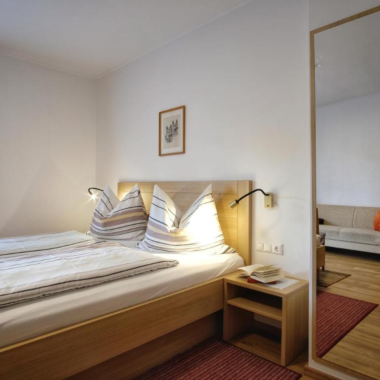 Haus Lackner am Weissensee in Kärnten - Doppelzimmer mit Balkon - 4