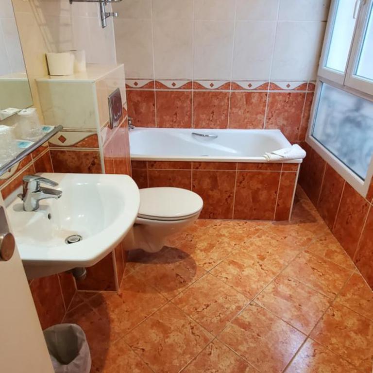 Metropol - Chambre Triple - 8