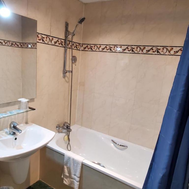 Metropol - Chambre Double ou Lits Jumeaux - 13