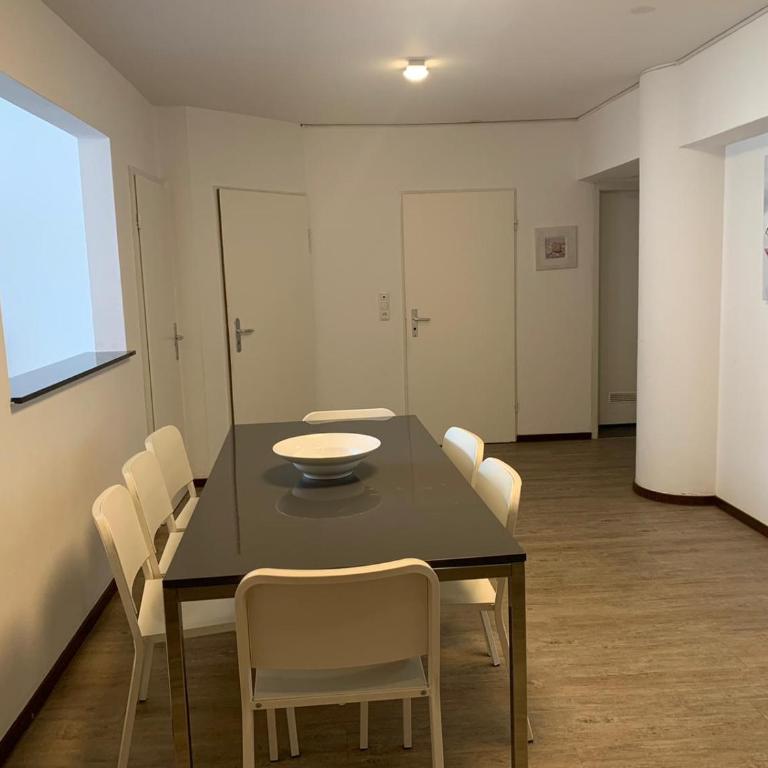 New City Center Stays 1 - Three-Bedroom Apartment - 5