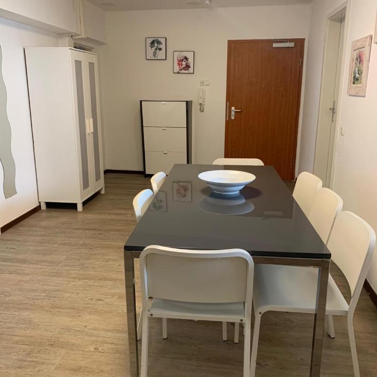 New City Center Stays 1 - Three-Bedroom Apartment - 4